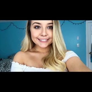 Meet your Posher, Alexis